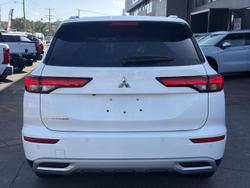 2022 Mitsubishi Outlander LS