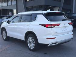 2022 Mitsubishi Outlander LS