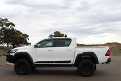 2022 Toyota Hilux SR