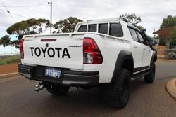 2022 Toyota Hilux SR