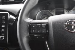 2023 Toyota Hilux SR