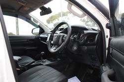 2023 Toyota Hilux SR