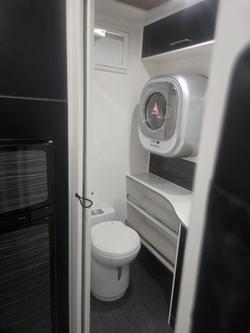 2015 New Age Caravans Big Red 19 Es2