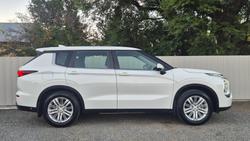 2023 Mitsubishi Outlander ES
