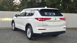 2023 Mitsubishi Outlander ES