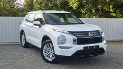 2023 Mitsubishi Outlander ES