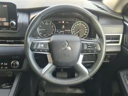 2023 Mitsubishi Outlander ES