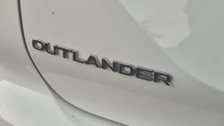 2023 Mitsubishi Outlander ES
