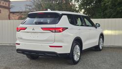 2023 Mitsubishi Outlander ES