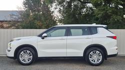 2023 Mitsubishi Outlander ES