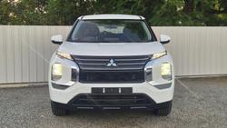 2023 Mitsubishi Outlander ES