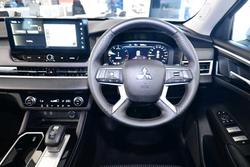 2025 Mitsubishi Outlander LS