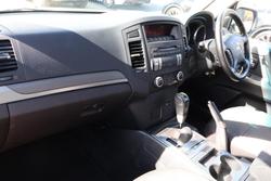 2011 Mitsubishi Pajero GLS