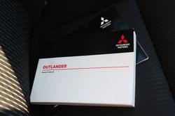2022 Mitsubishi Outlander LS