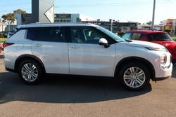 2022 Mitsubishi Outlander LS