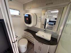 2018 New Age Caravans Manta Ray Mr19er Enduro
