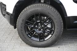 2025 Land Rover Defender 110 D350 X-Dynamic SE