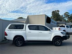 2022 Toyota Hilux SR