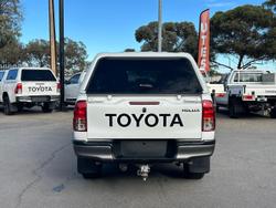 2022 Toyota Hilux SR