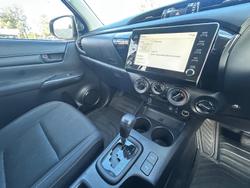 2022 Toyota Hilux SR