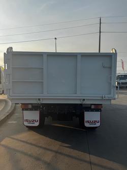 2018 Isuzu F Series FRR107-210