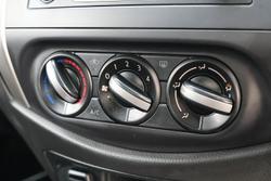 2019 Nissan Navara RX