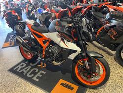 2026 KTM 990 Duke R Duke Orange