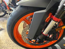 2026 KTM 990 Duke R Duke Orange