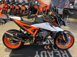 2026 KTM 990 Duke R Duke Orange