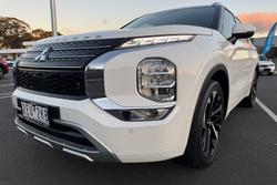 2022 Mitsubishi Outlander Exceed