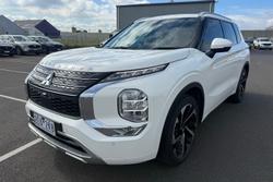 2022 Mitsubishi Outlander Exceed