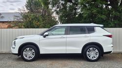 2022 Mitsubishi Outlander LS