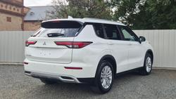 2022 Mitsubishi Outlander LS