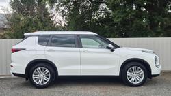 2022 Mitsubishi Outlander LS