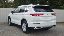 2022 Mitsubishi Outlander LS