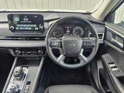 2022 Mitsubishi Outlander LS