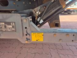2010 Isuzu Trucks FRR600 6 Ton Van and Lift