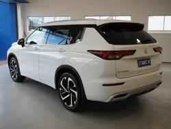 2023 Mitsubishi Outlander Exceed
