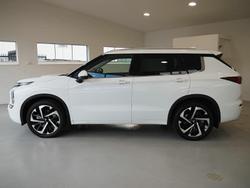 2023 Mitsubishi Outlander Exceed