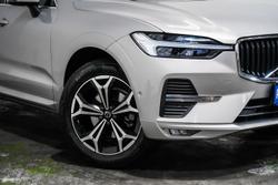 2022 Volvo XC60 B5 Momentum