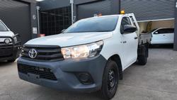 2017 Toyota Hilux Workmate TGN121R 4x2 Glacier White