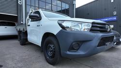 2017 Toyota Hilux Workmate TGN121R 4x2 Glacier White
