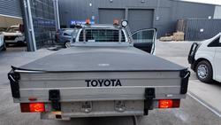 2017 Toyota Hilux Workmate TGN121R 4x2 Glacier White