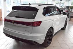 2025 Volkswagen Touareg R