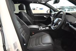 2025 Volkswagen Touareg R