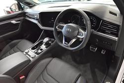 2025 Volkswagen Touareg R