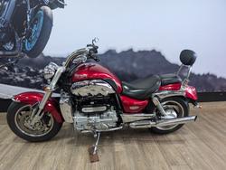 2005 Triumph ROCKET III RED