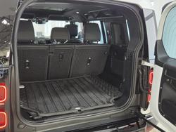 2023 Land Rover Defender 110 D300 X-Dynamic HSE