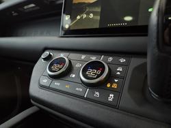 2023 Land Rover Defender 110 D300 X-Dynamic HSE