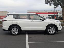 2023 Mitsubishi Outlander ES